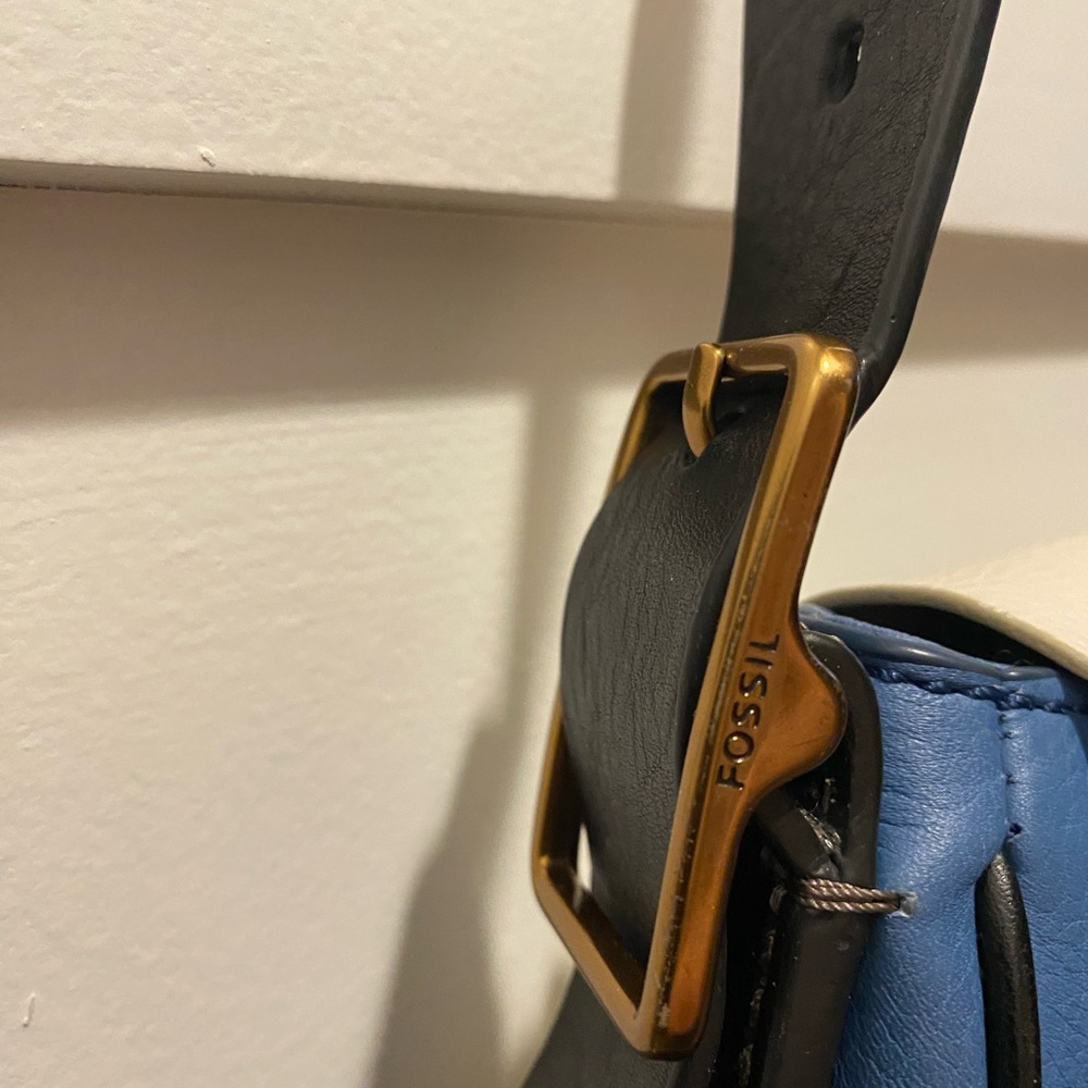 Fossil Cream and Blue Leather Saddle Crossbody with Black Strap - Picture 4 of 9